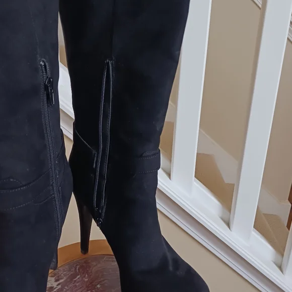 G By Guess DOLLI2 Black Almond Toe Knee High Boots 9.5 M EUC - Picture 6 of 16